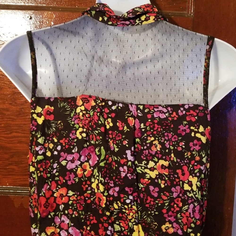 Cute floral summer dress with mesh and pockets - Picture 4 of 5